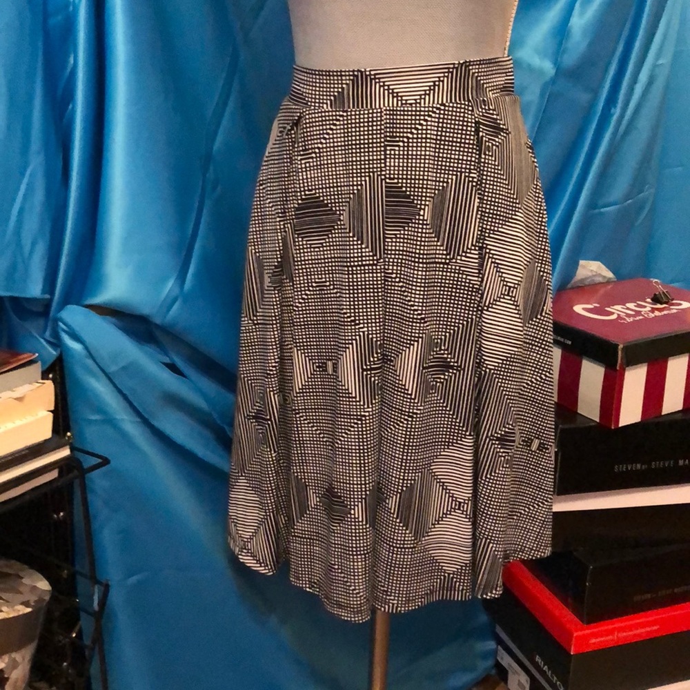 LULAROE circle pleated skirt. New, no tags